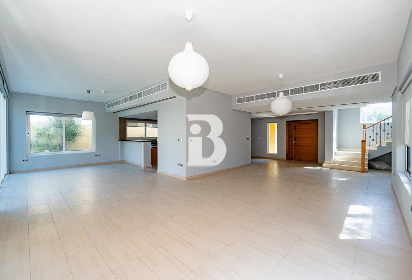 4 BR Single row | Vastu | Corner photo 4
