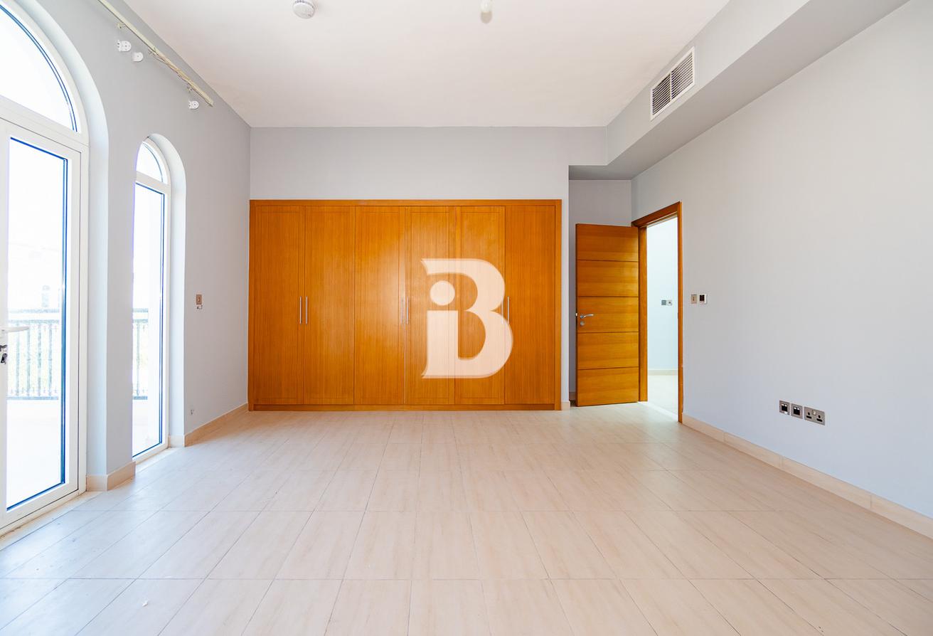 4 BR Single row | Vastu | Corner photo 14