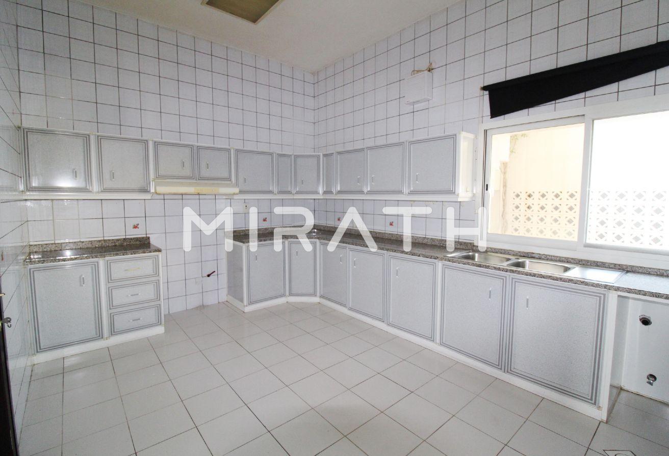 WELL BUILT VILLA | PRIVATE GARDEN | MAID'S ROOM photo 4