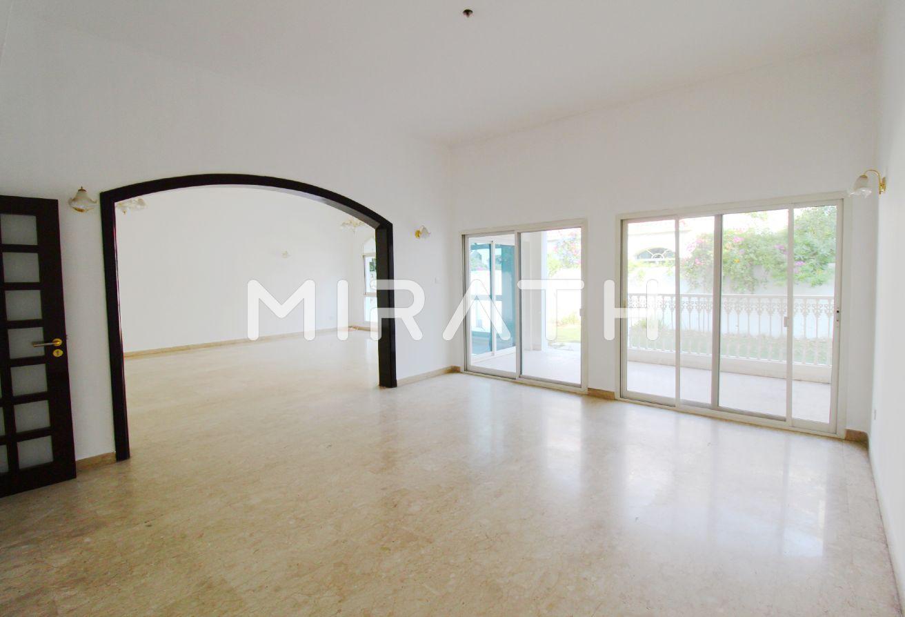 WELL BUILT VILLA | PRIVATE GARDEN | MAID'S ROOM photo 3