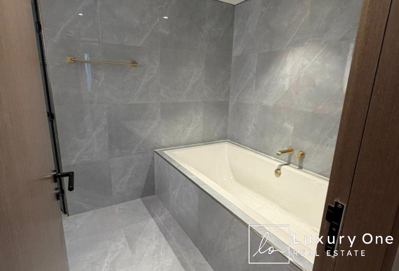 Sea and Skyline View | All Bills Included | Vacant photo 15