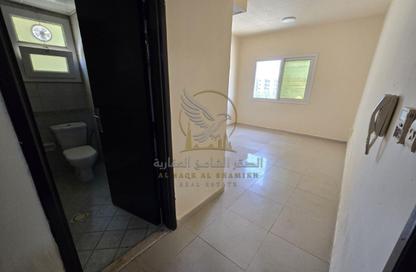 Apartment - Studio - 1 Bathroom for rent in Al Qulaya'ah - Al Sharq - Sharjah Apartment - Studio - 1 Bathroom for rent in Al Qulaya'ah - Al Sharq - Sharjah