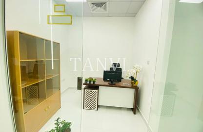 Office Space - Studio - 1 Bathroom for rent in Red Avenue - Al Garhoud - Dubai