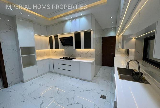 71118902 - Property Image 3