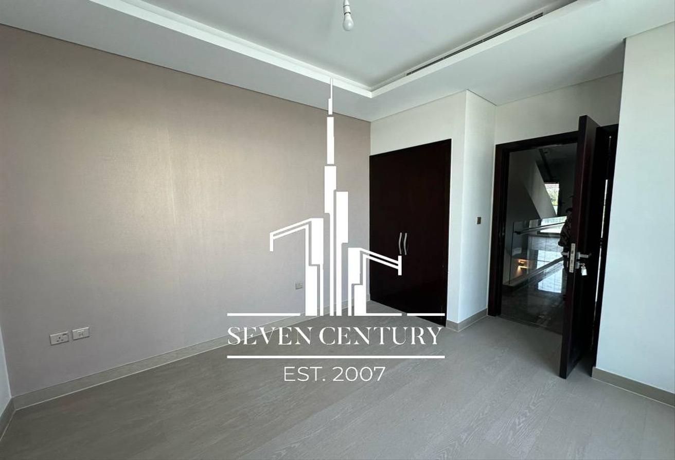 5BHK Villa | Corner Unit | Brand New | Prime photo 10