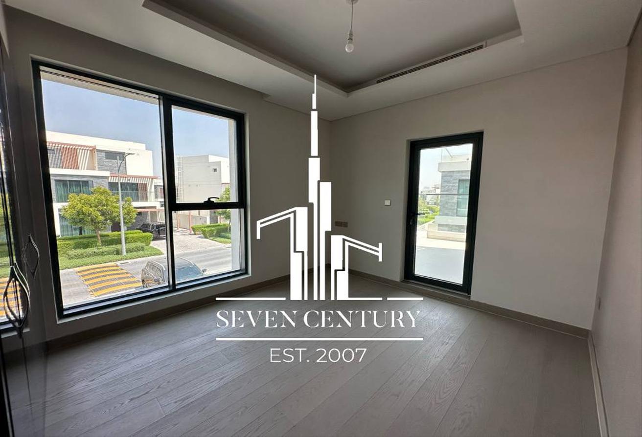5BHK Villa | Corner Unit | Brand New | Prime photo 8