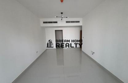 Apartment - 3 - 4 for rent in Blue Tower - Al Majaz 3 - Al Majaz - Sharjah