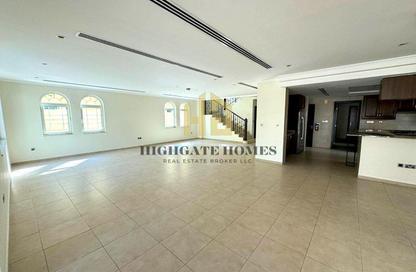 Villa - 4 - 5 for sale in Jumeirah Park - Dubai Villa - 4 - 5 for sale in Jumeirah Park - Dubai
