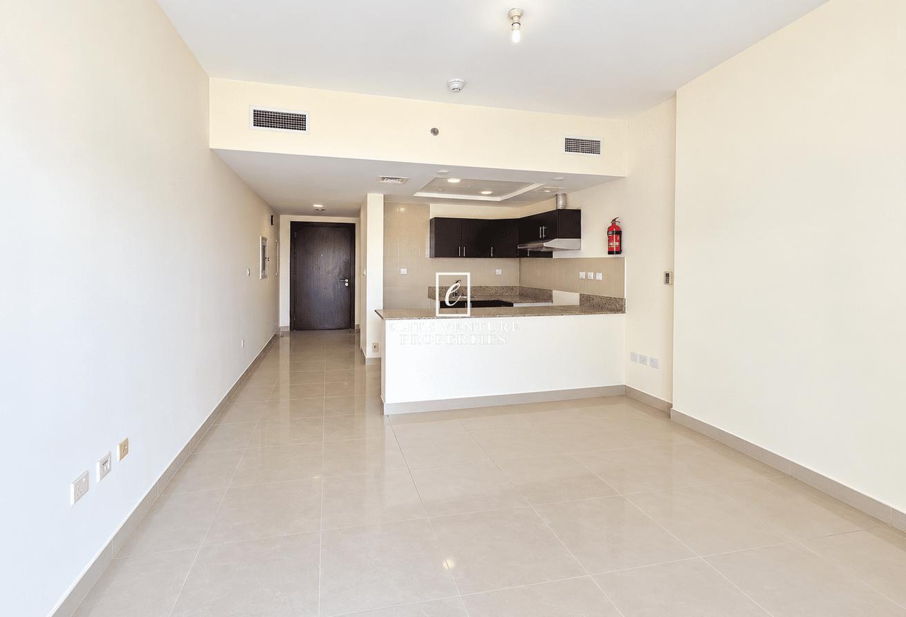 MODERN STUDIO | SPACIOUS & WELL MAINTAINED photo 4