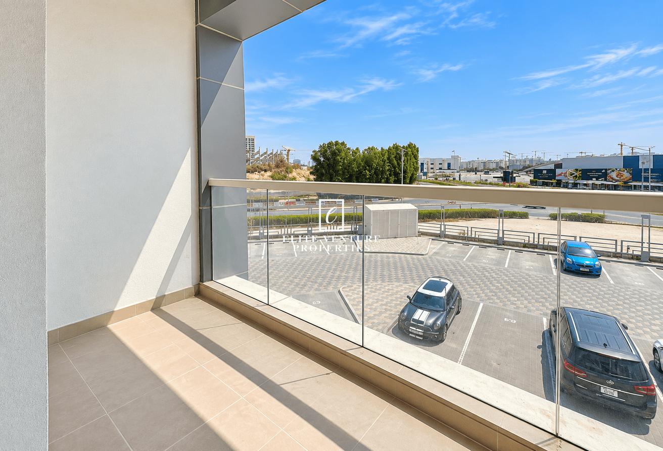 MODERN STUDIO | SPACIOUS & WELL MAINTAINED photo 8