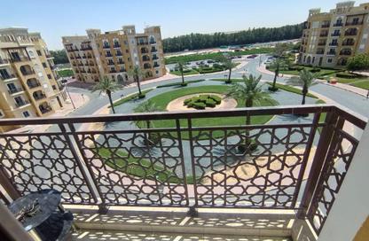 شقة - غرفة نوم - 2 حمامات للايجار في اي سي 1- اماراتي 19 - طراز إماراتي - المدينة العالمية - دبي