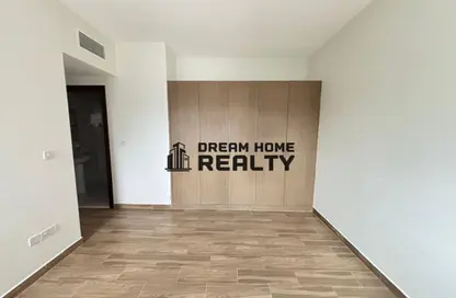 شقة - غرفة نوم - 2 حمامات للايجار في التعاون - الشارقة