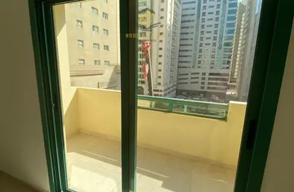 شقة - 2 غرف نوم - 2 حمامات للايجار في شارع التعاون الجديد - التعاون - الشارقة