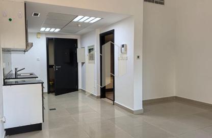 Apartment - Studio - 1 for rent in Tower 8 - Al Reef Downtown - Al Reef - Abu Dhabi