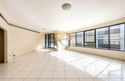 Apartment - 3 Bedrooms - 3 Bathrooms for rent in Golden Sands 8 - Al Mankhool - Bur Dubai - Dubai