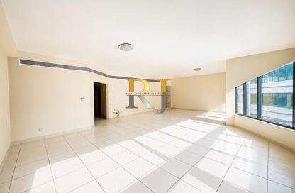 Apartment - 3 Bedrooms - 3 Bathrooms for rent in Golden Sands 8 - Al Mankhool - Bur Dubai - Dubai