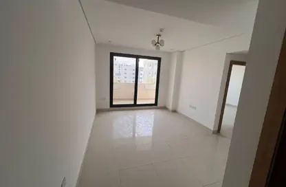 شقة - غرفة نوم - 2 حمامات للايجار في الزاهية 1 - الزاهية - تجارية مويلح - الشارقة