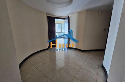 Apartment - 3 Bedrooms - 5 Bathrooms for rent in Saeed Al Ghafli Building - Al Majaz - Sharjah