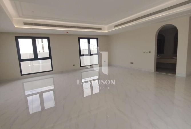 Luxury finishes | Single Row | 6BR + Majlis + Maid — photo 2