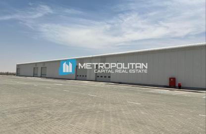 Warehouse - Studio for rent in Al Dhafrah - Abu Dhabi