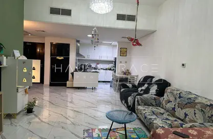 شقة - غرفة نوم - 2 حمامات للايجار في 106 ميد - طراز البحر المتوسط - ديسكفري جاردنز - دبي