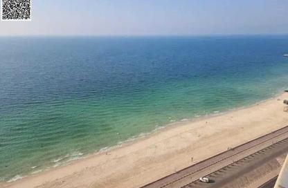 شقة - 2 غرف نوم - 4 حمامات للبيع في برج الكورنيش - طريق كورنيش عجمان - عجمان