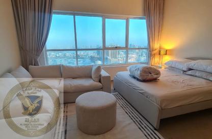 Apartment - 3 Bedrooms - 4 Bathrooms for rent in Corniche Tower - Ajman Corniche Road - Ajman