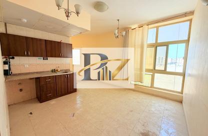 Apartment - Studio - 1 for rent in Fire Station Road - Muwaileh - Sharjah