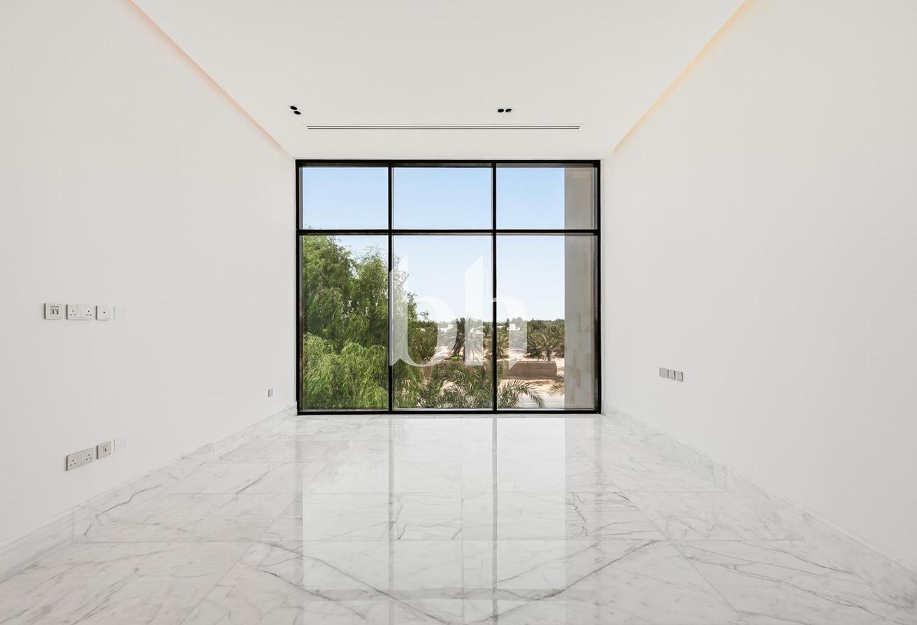 Brand New | Luxury | Expansive Family Villa photo 4