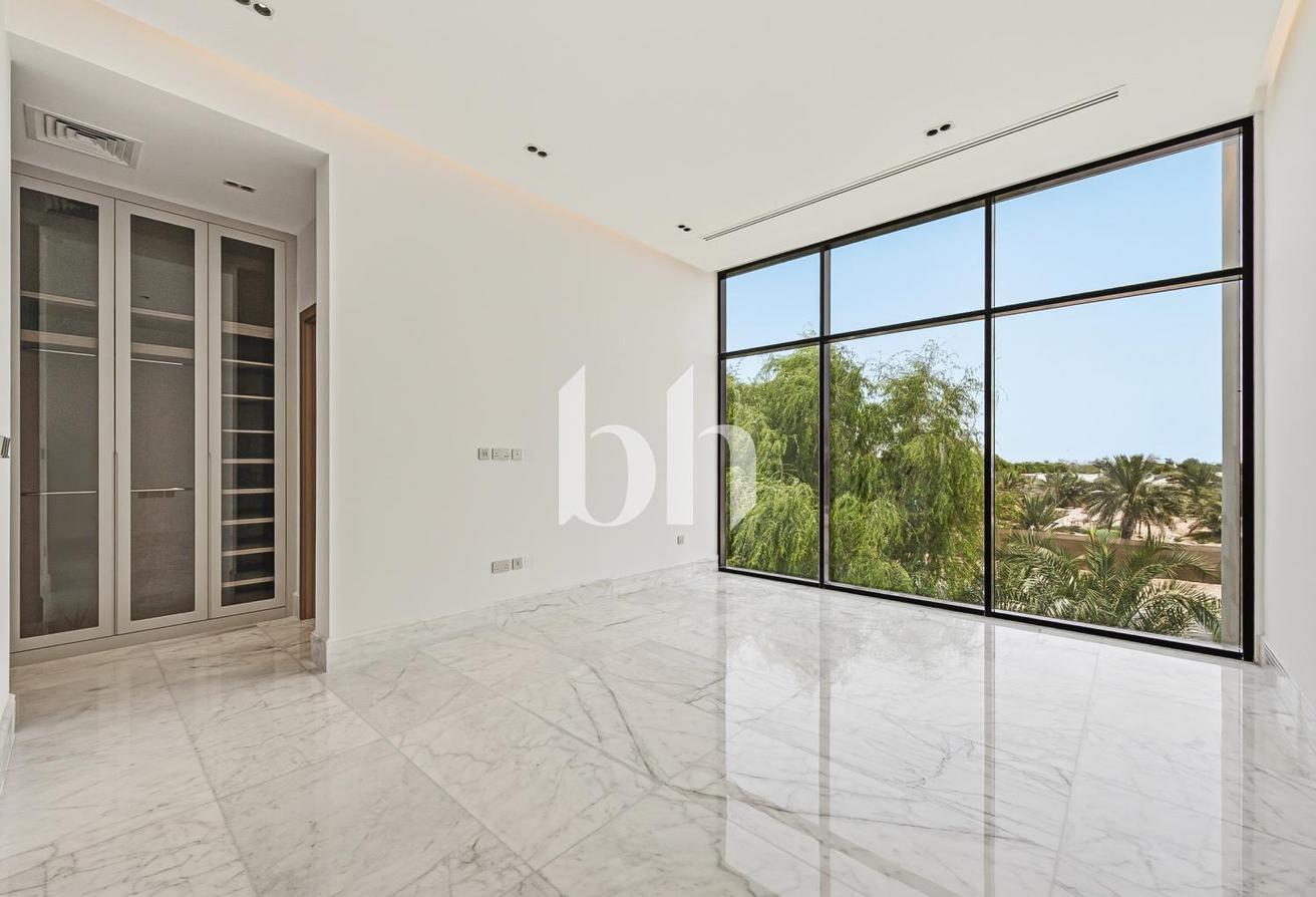 Brand New | Luxury | Expansive Family Villa photo 2