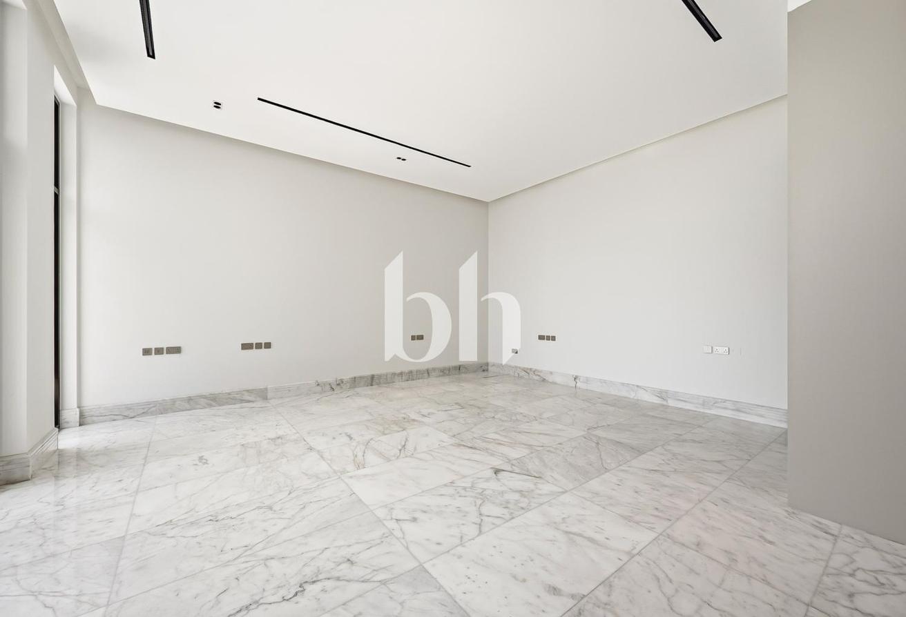 Brand New | Luxury | Expansive Family Villa photo 3