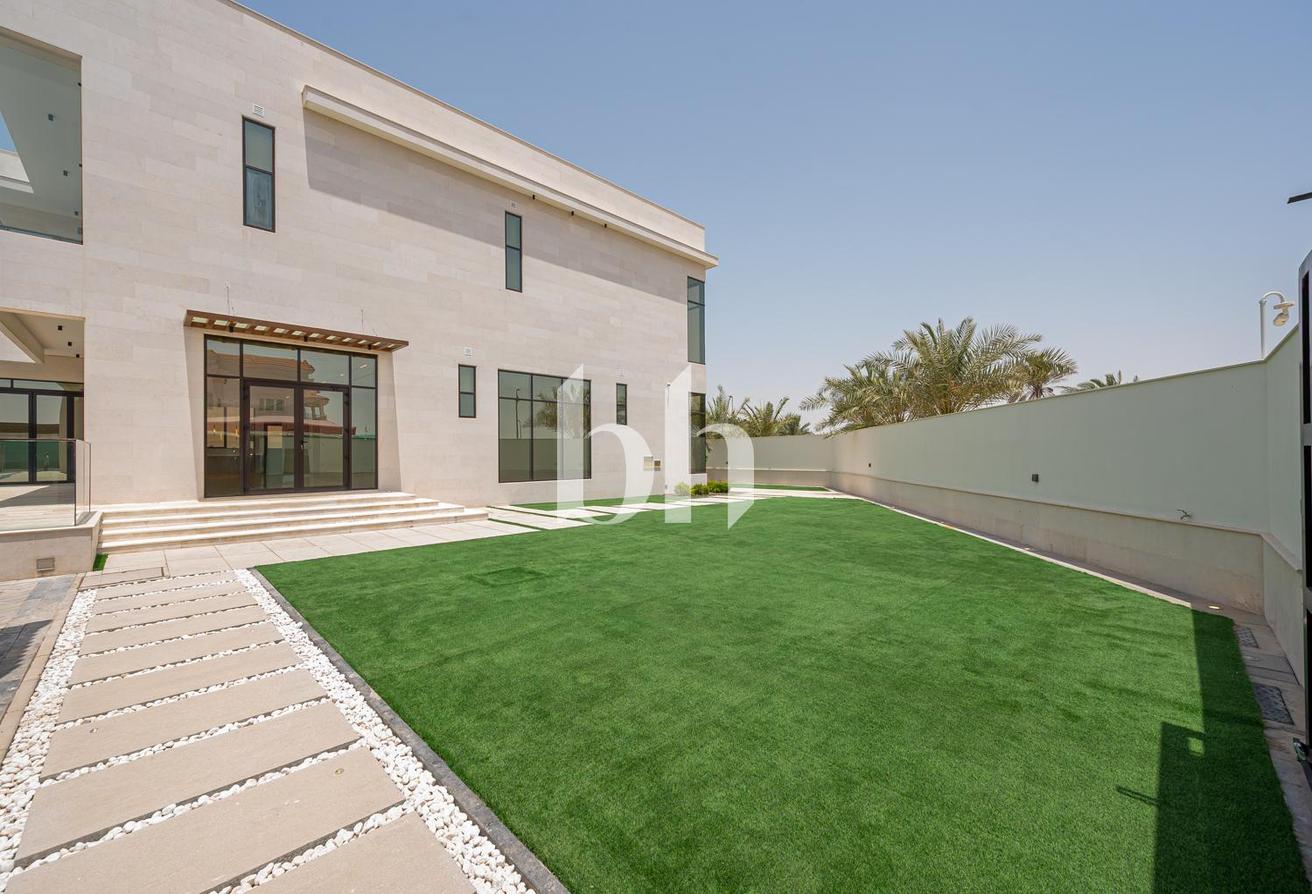 Brand New | Luxury | Expansive Family Villa photo 13