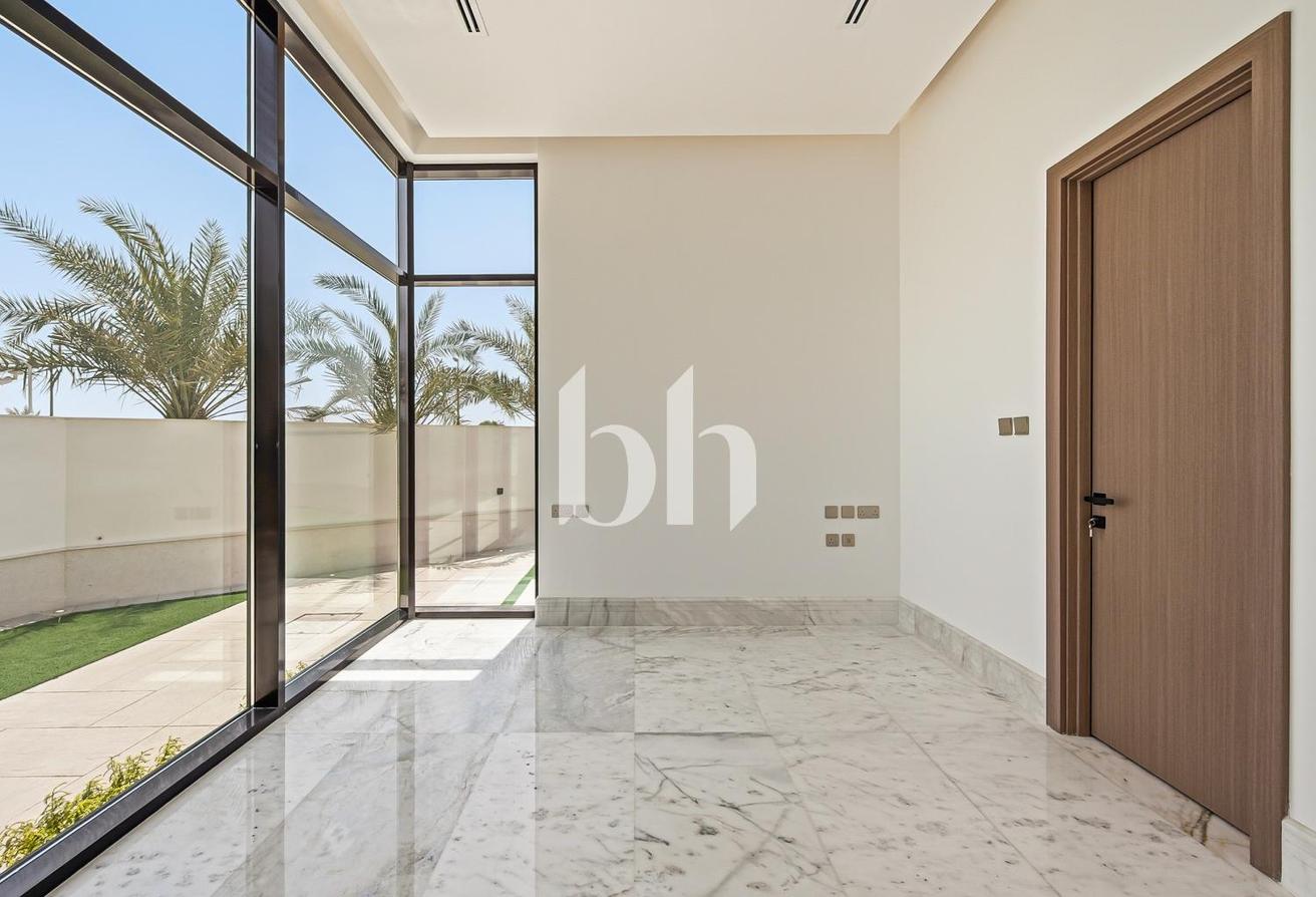 Brand New | Luxury | Expansive Family Villa photo 27