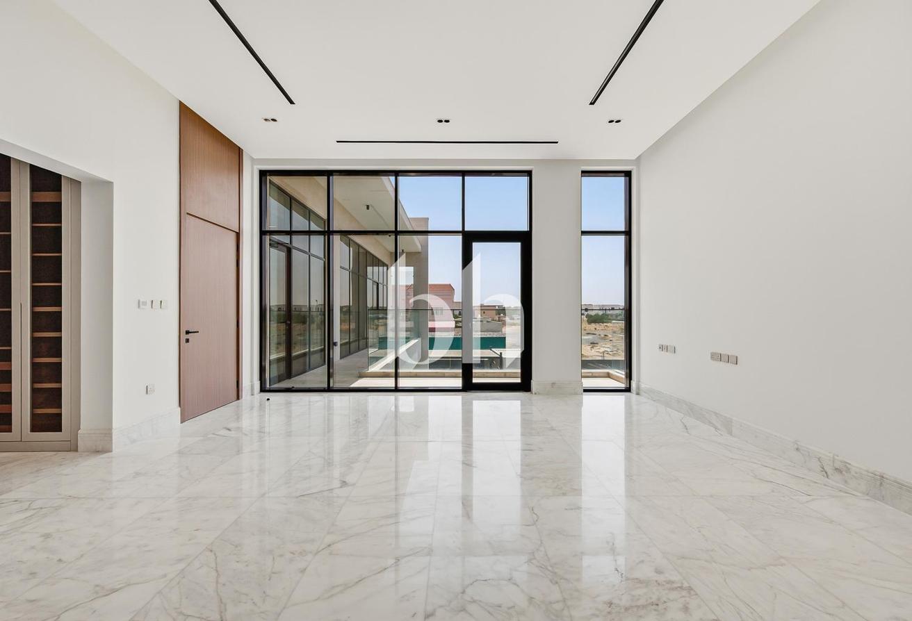 Brand New | Luxury | Expansive Family Villa photo 5