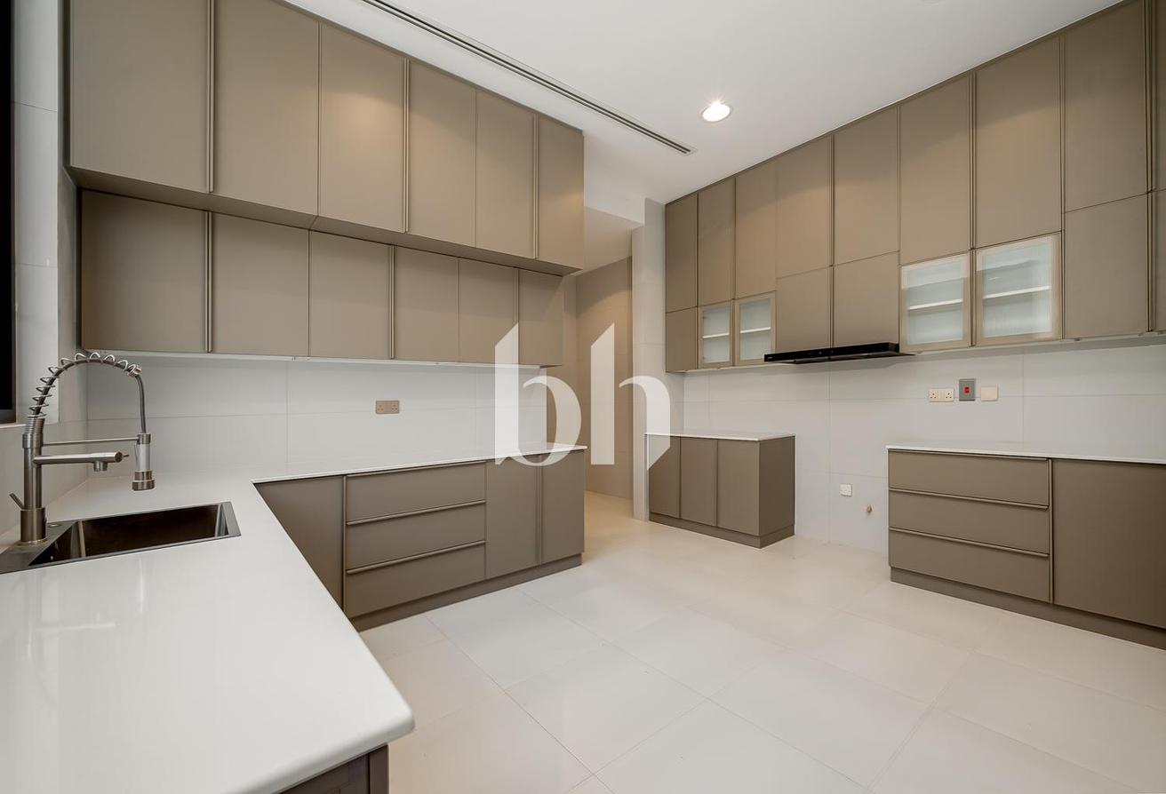 Brand New | Luxury | Expansive Family Villa photo 15
