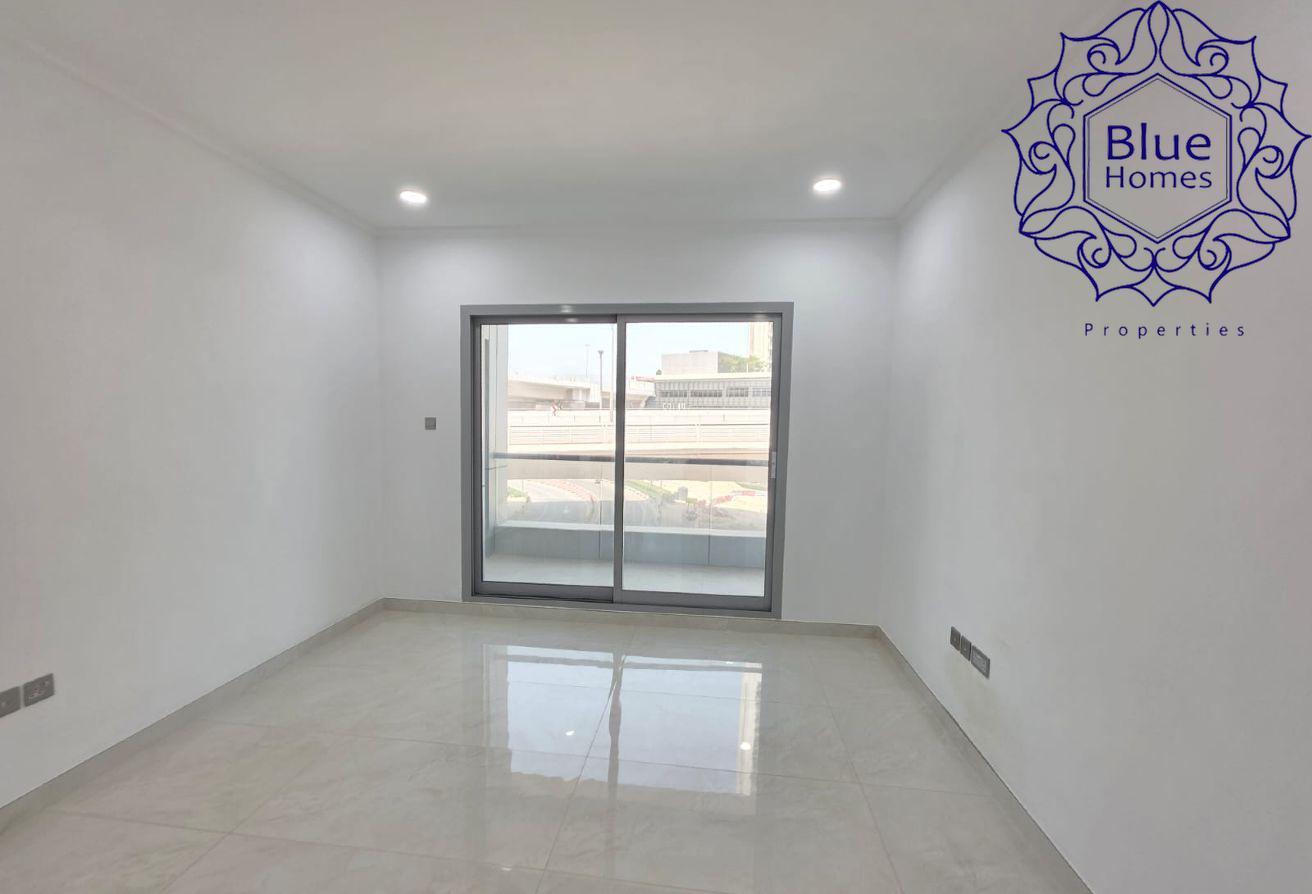 Spacious 1BR | Balcony | Marina First | 722 SqFt photo 3