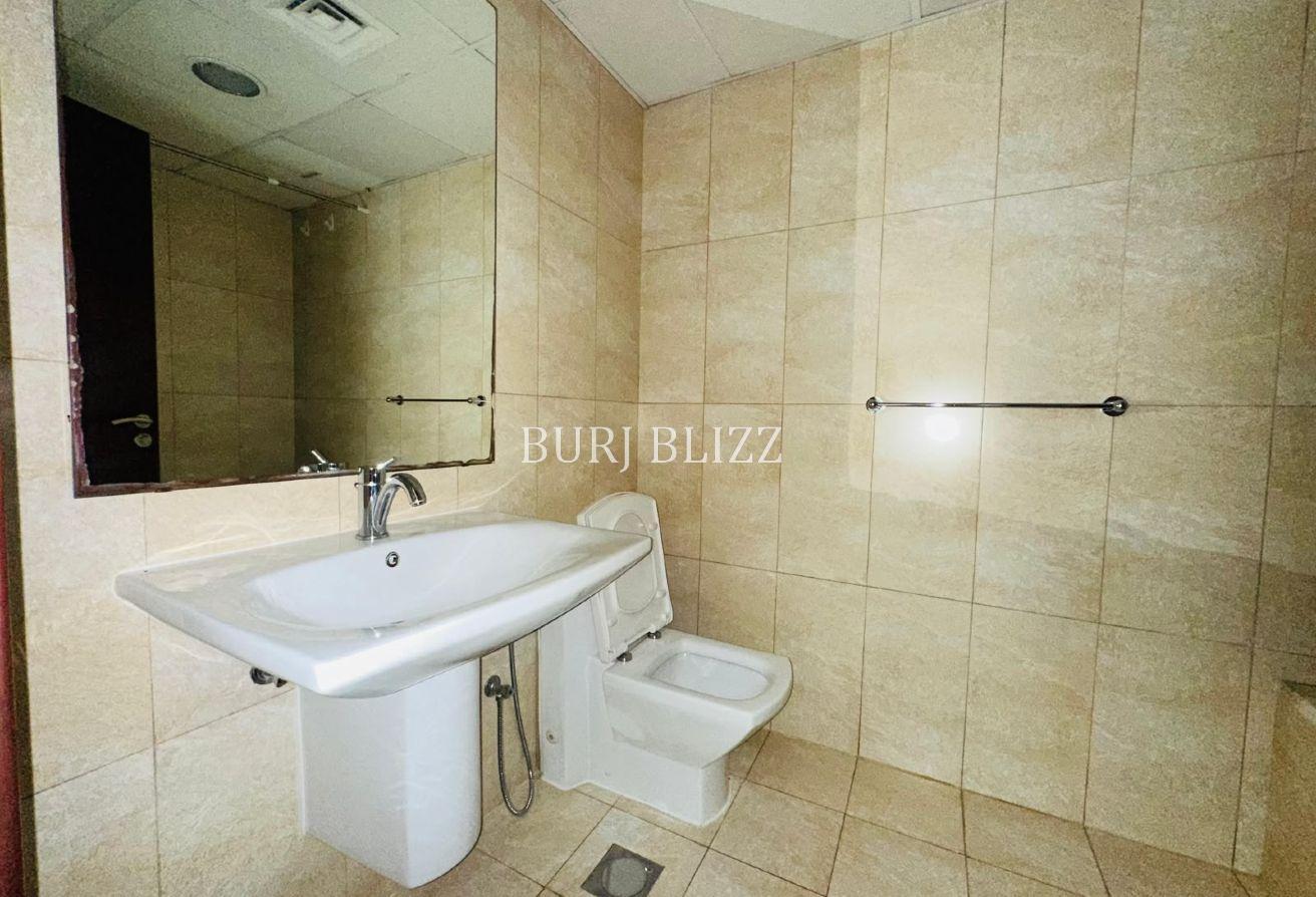 Spacious 1BR | Prime Location | Community View photo 10