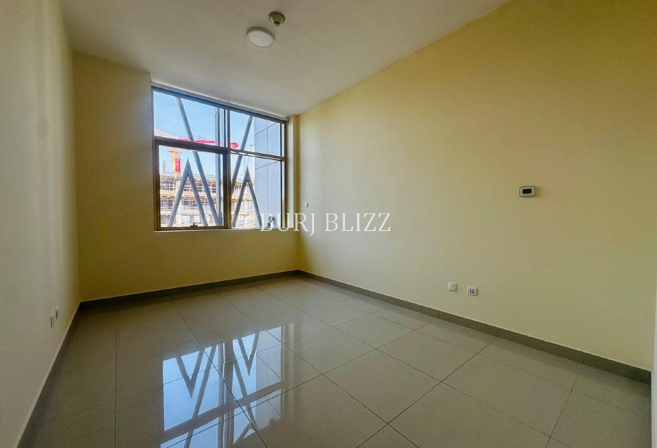 Spacious 1BR | Prime Location | Community View photo 7