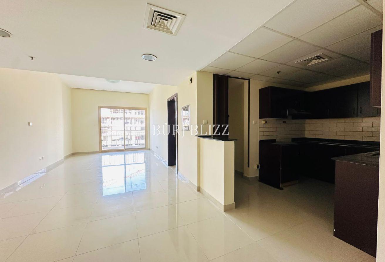Spacious 1BR | Prime Location | Community View photo 2