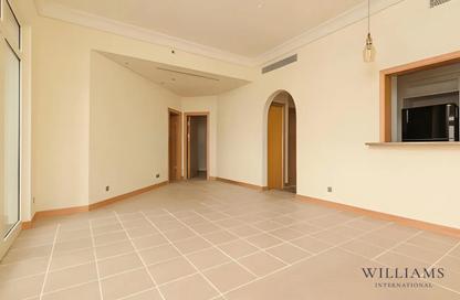 Apartment - 2 Bedrooms - 2 Bathrooms for rent in Abu Keibal - Shoreline Apartments - Palm Jumeirah - Dubai