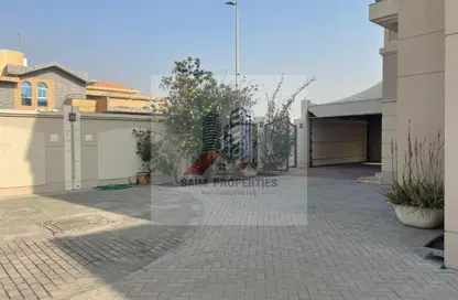 Villa - 4 Bedrooms - 6 Bathrooms for rent in Al Falaj - Al Riqqa - Sharjah