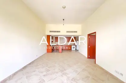 شقة - غرفة نوم - 2 حمامات للايجار في منزل شيرلوك 2 - منزل شيرلوك - موتور سيتي - دبي