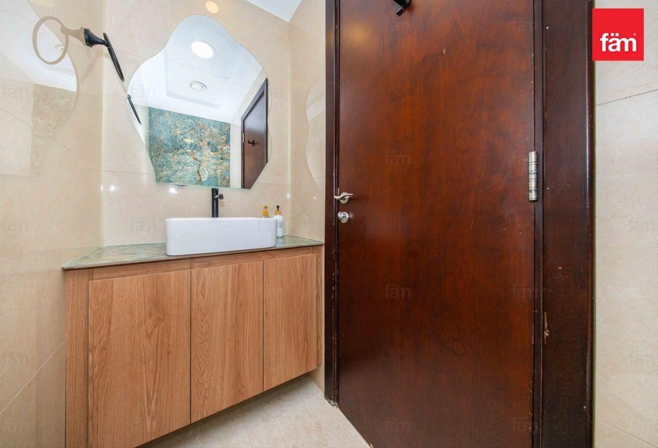 Upgraded 1 Bed Fully Furnished For Rent Near Metro photo 10