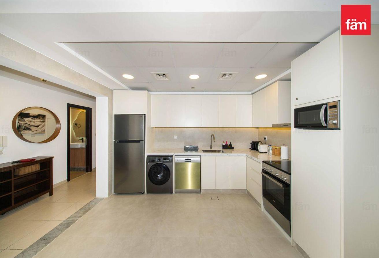 Upgraded 1 Bed Fully Furnished For Rent Near Metro photo 6