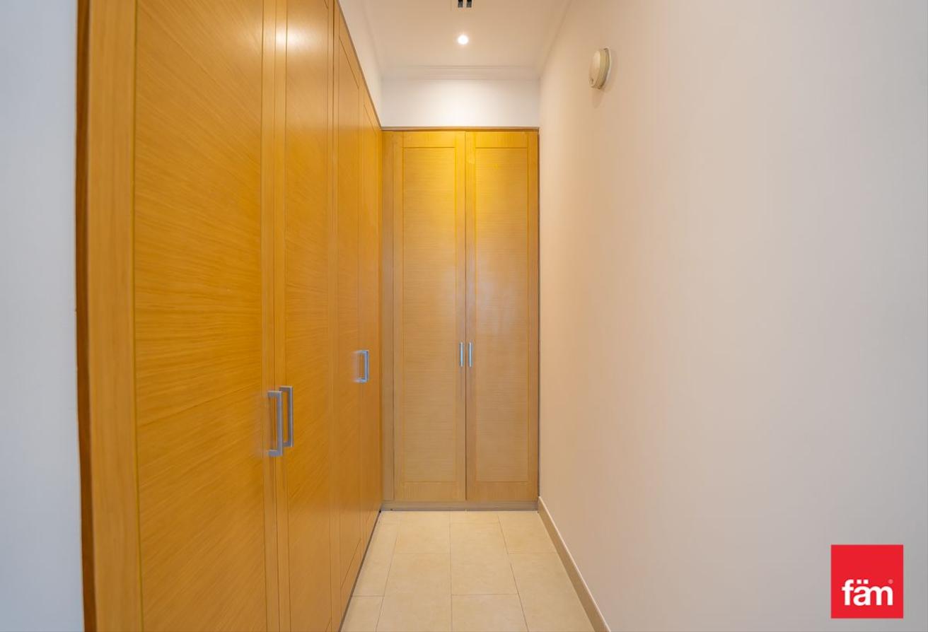 Single Row I Corner I Vacant I One Bed Downstairs photo 13