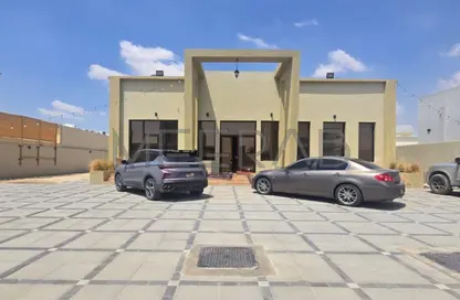 Villa - 3 Bedrooms - 4 Bathrooms for rent in Al Aweer 1 - Al Aweer - Dubai