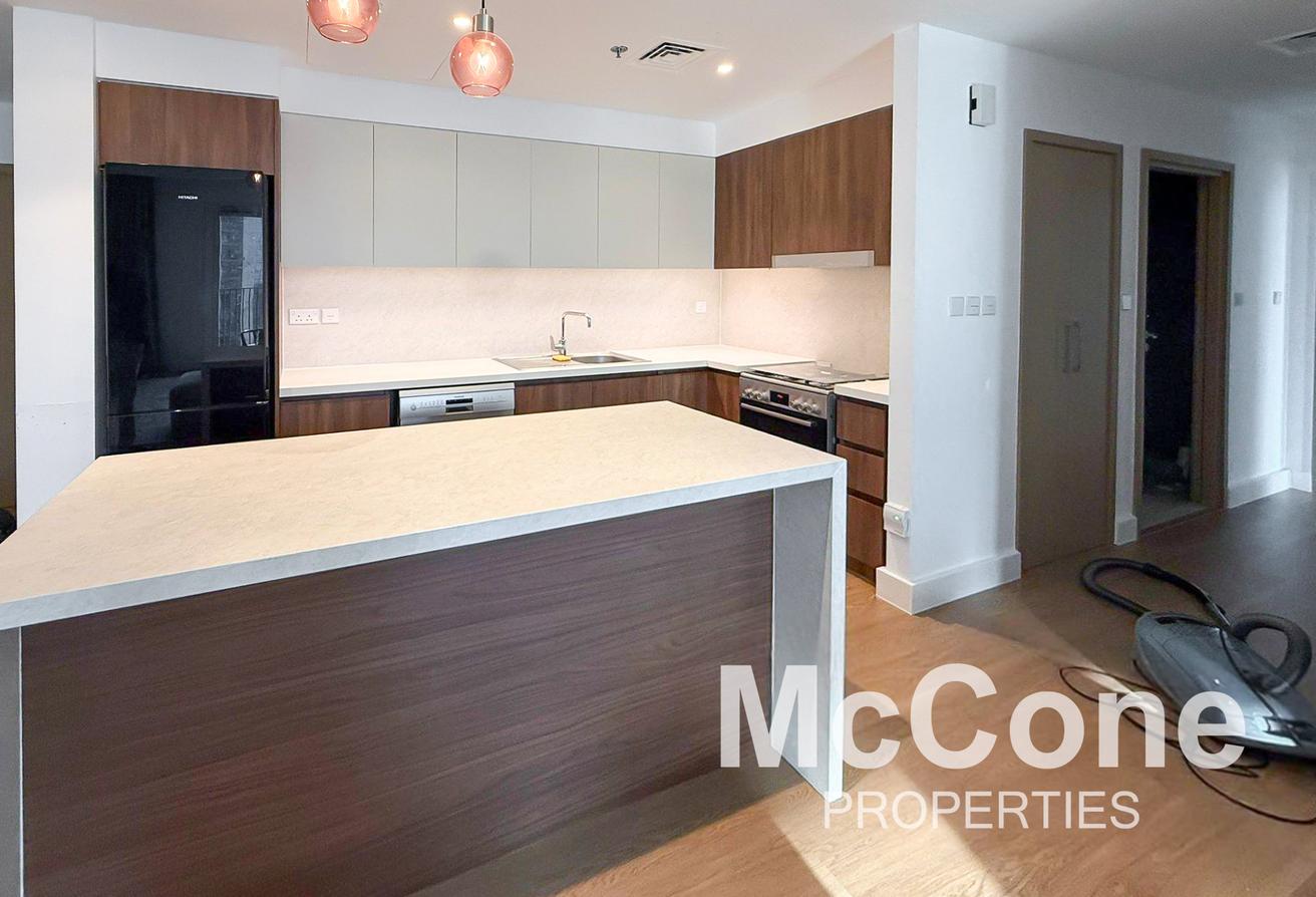 Fully Furnished | Prime Location | High Floor photo 5