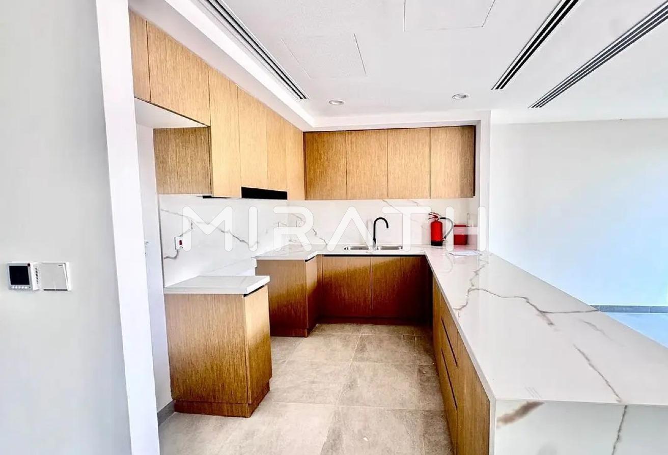 Brand New | Spacious | Prime Location photo 6