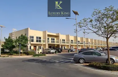 تاون هاوس - 3 غرف نوم - 4 حمامات للايجار في قرية ورسان - المدينة العالمية - دبي