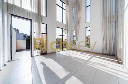 Villa - 5 Bedrooms - 6 Bathrooms for rent in District 2 - Jumeirah Park - Dubai